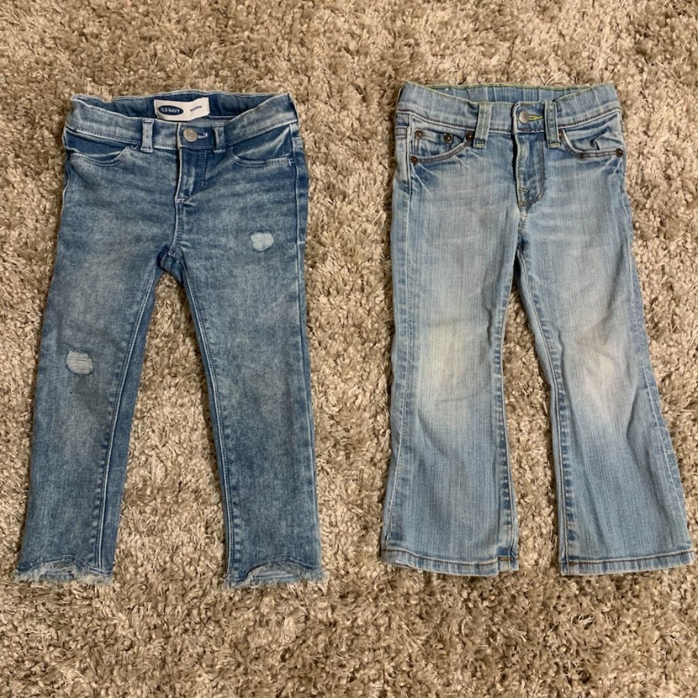 2 Pairs of 3T Girls Jeans